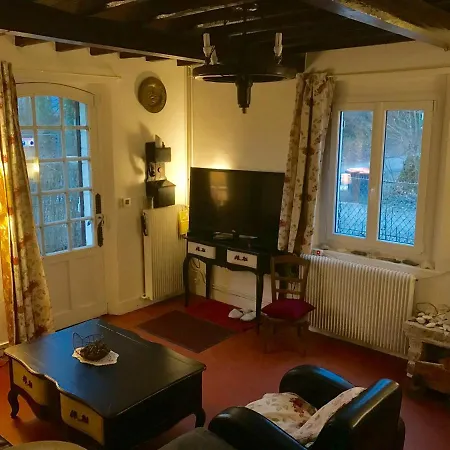 Holiday home Charmante Ancienne Maison Garde-barriere Oise 25min Roissy Betz