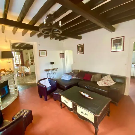 Holiday home Charmante Ancienne Maison Garde-barriere Oise 25min Roissy *