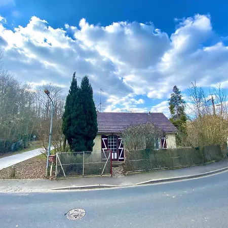 Holiday home Charmante Ancienne Maison Garde-barriere Oise 25min Roissy *